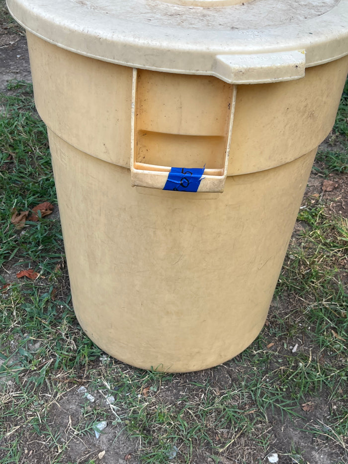 Rubbermaid Brute Plastic Trash Can with Lid, 32"H