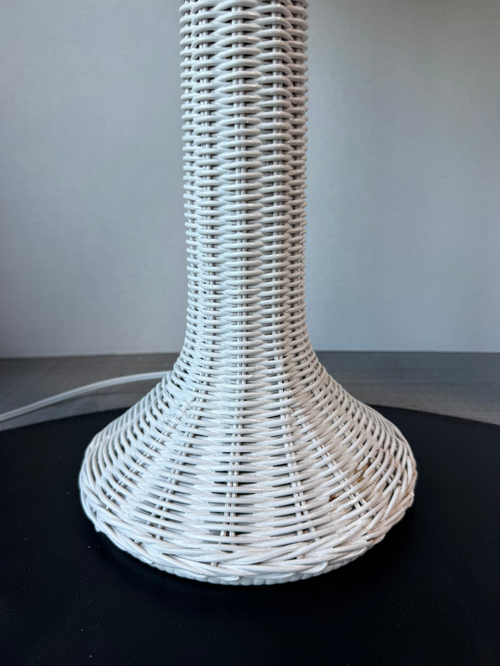 White Wicker Table Lamp (WORKS)
