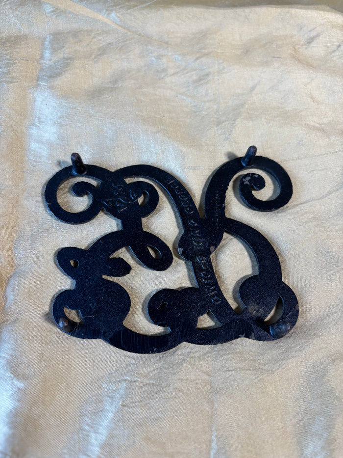 King George Trivet CW10-9 Virginia Metal Crafters Williamsburg *Read Description*