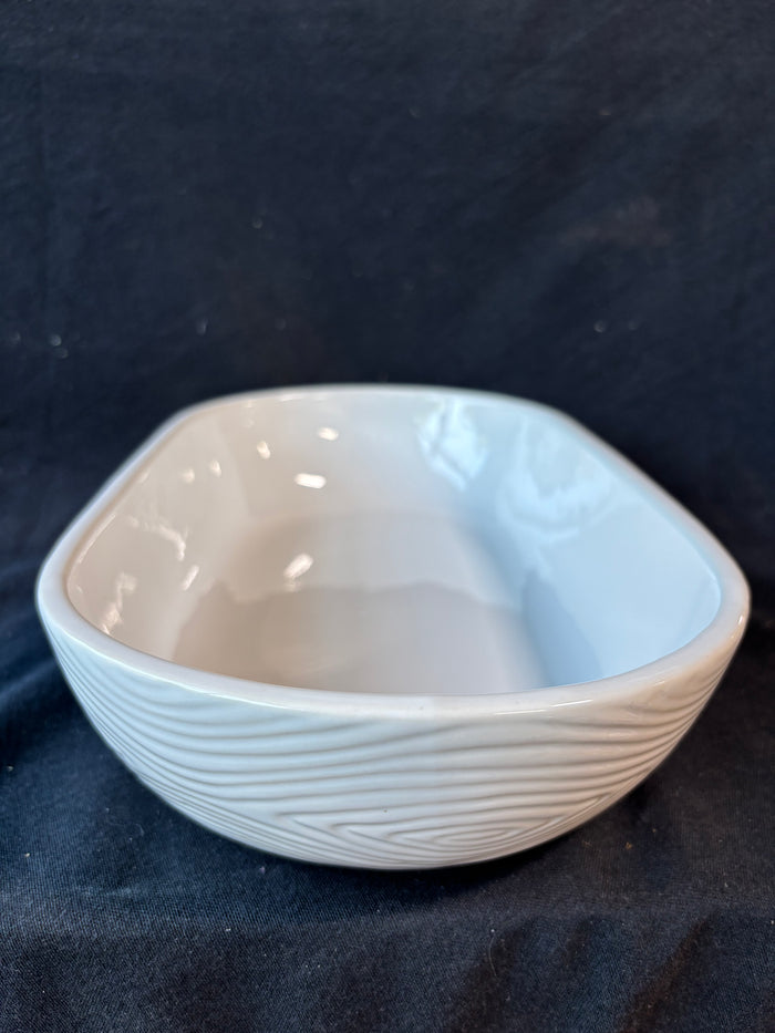 Temptations By Tara Woodland White Oval Bowl *Read Description*