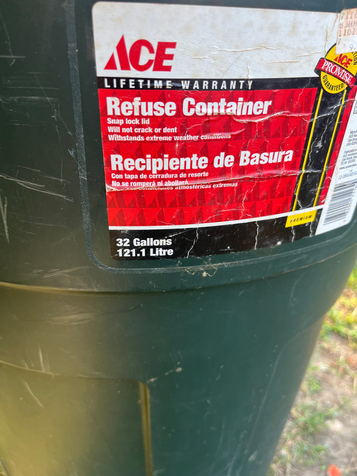 Ace Rubbermaid Roughneck Plastic Trash Can with Lid, 29"H.