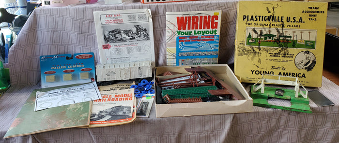 Assorted Model Train and Accessories Lot