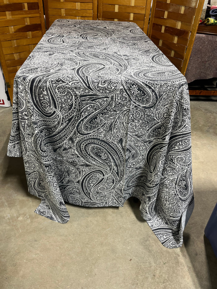 Black & White Paisley Print Table Cloth, 102"x60"