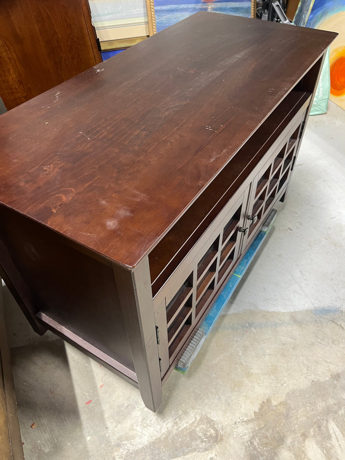 Dark Wood Tone TV Console***HEAVY ITEM*** READ DETAILS ON PICK UP POLICY***