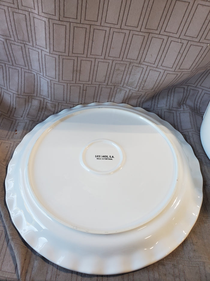 Destinos S.A. White Ceramic Gift Cake Stand