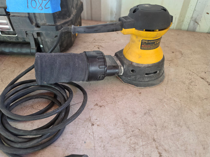 DeWalt 5" Random Orbital Sander w/Case
