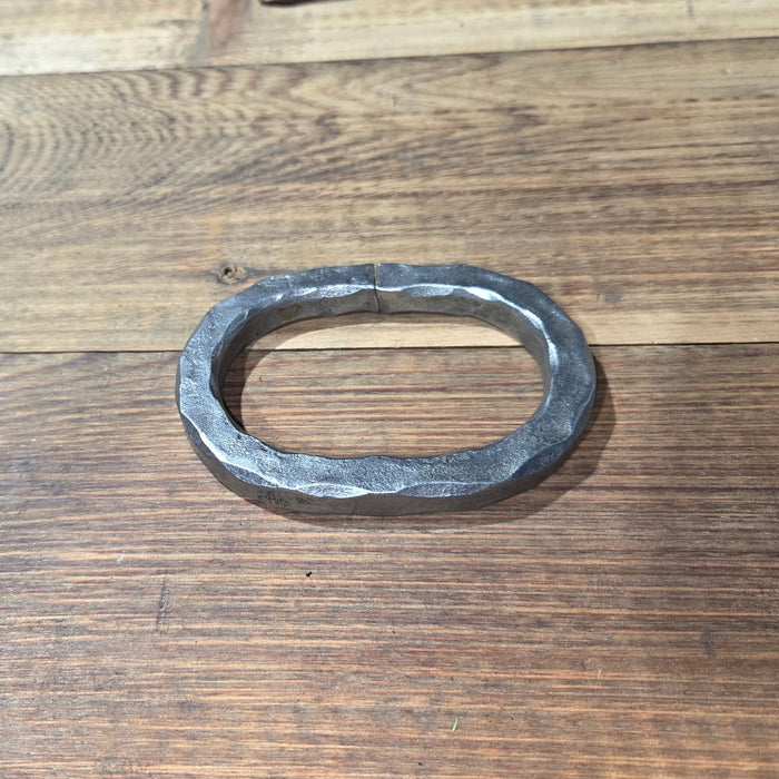 Hammered Oval Link Large 4 1/2" x 3 1/4" x 9/16"