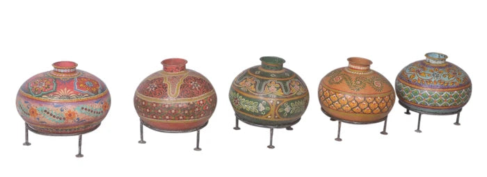 Iron Painted Pot with Stand: Product View