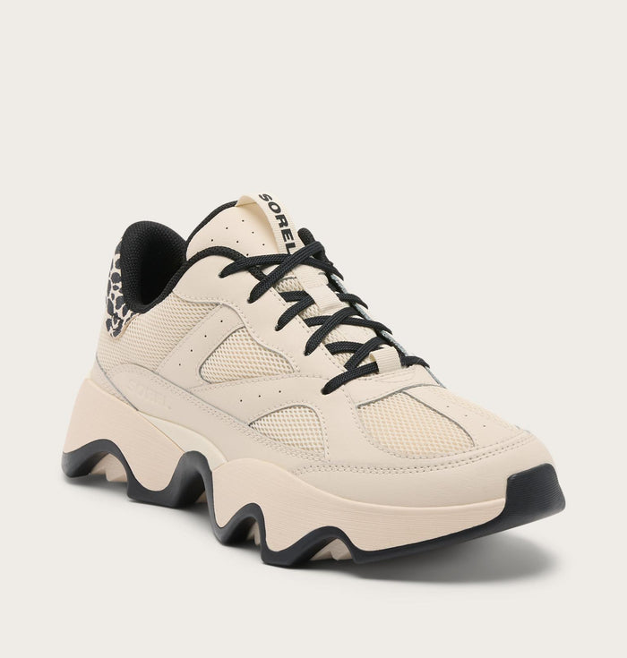 Kinetic™ Array Women's Sneaker - Chalk/Black