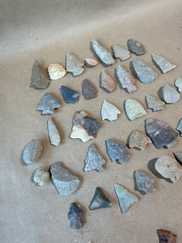 Lot Of Arrowheads (D)