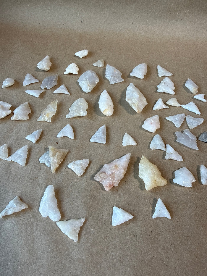 Lot Of Arrowheads (E)
