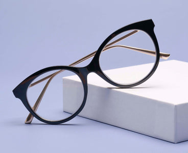 Margot Black - Peepers Readers