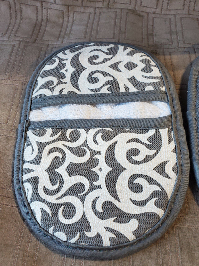 Pair of Temp-Tations by Tara Gray and White Damask Pocket Pot Holders
