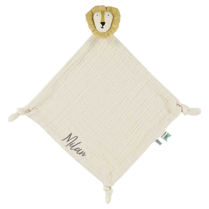 Personalisierbares Trixie Schnuffeltuch Bliss Beige Herr Löwe mit Plott – weiches Musselin-Kuscheltuch aus Bio-Baumwolle als persönliches Babygeschenk