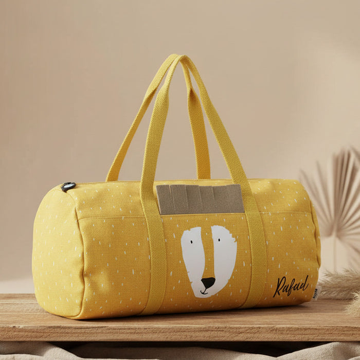 Personalisierte Trixie Sporttasche Herr Löwe in Gelb mit Name – runde Kindertasche mit Löwenmotiv für Sport, Freizeit und Ausflüge