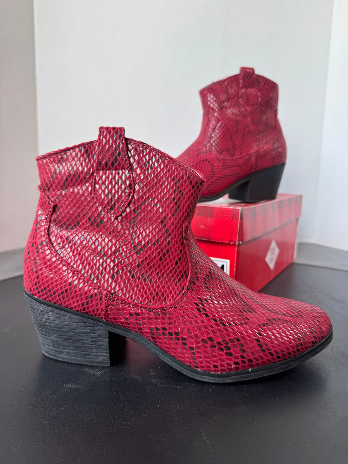 True Craft Faux Red Snakeskin Ankle Boots WOMEN’S SIZE 8.5