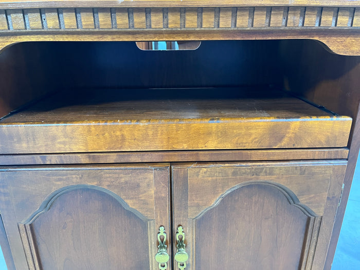 TV Console***HEAVY ITEM*** READ DETAILS ON PICK UP POLICY***