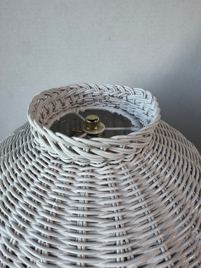 White Wicker Table Lamp (WORKS)