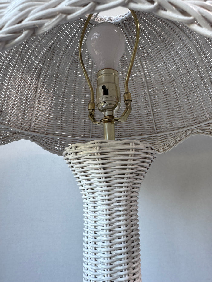 White Wicker Table Lamp (WORKS)